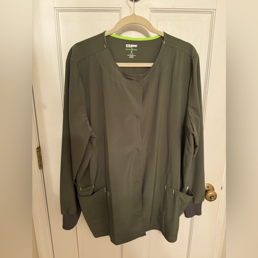 Scrubstar lab coat olive green, like new XL